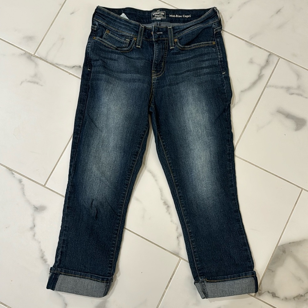 Levi Strauss mid-rise capri blue jeans size 6